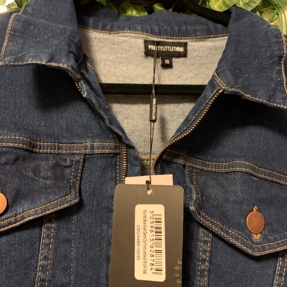 Prettylittlething PLUS Mid Blue Wash Denim Zip Front Jumpsuit - Picture 4 of 5